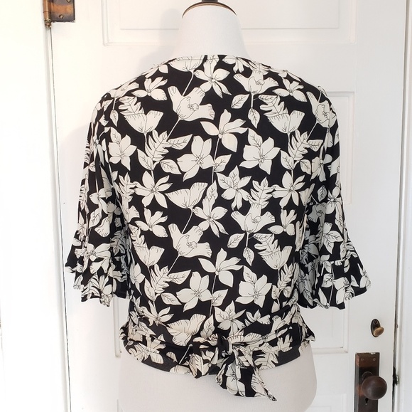 Black and white floral wrap top NWT - Picture 4 of 7